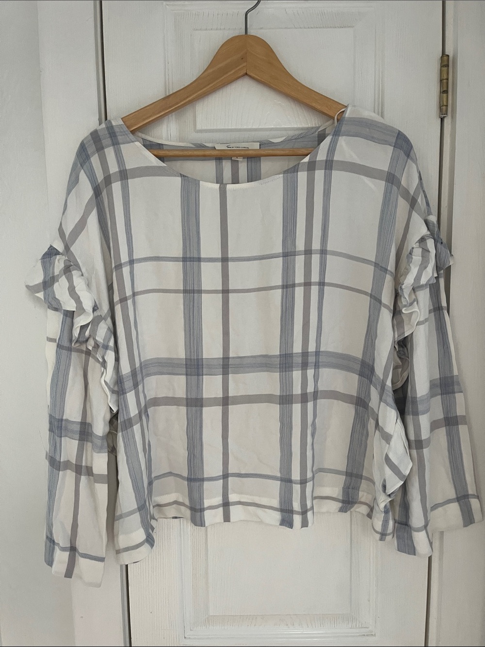 Vince Camuto White & Light Gray Plaid Ruffle-Sleeve Blouse
